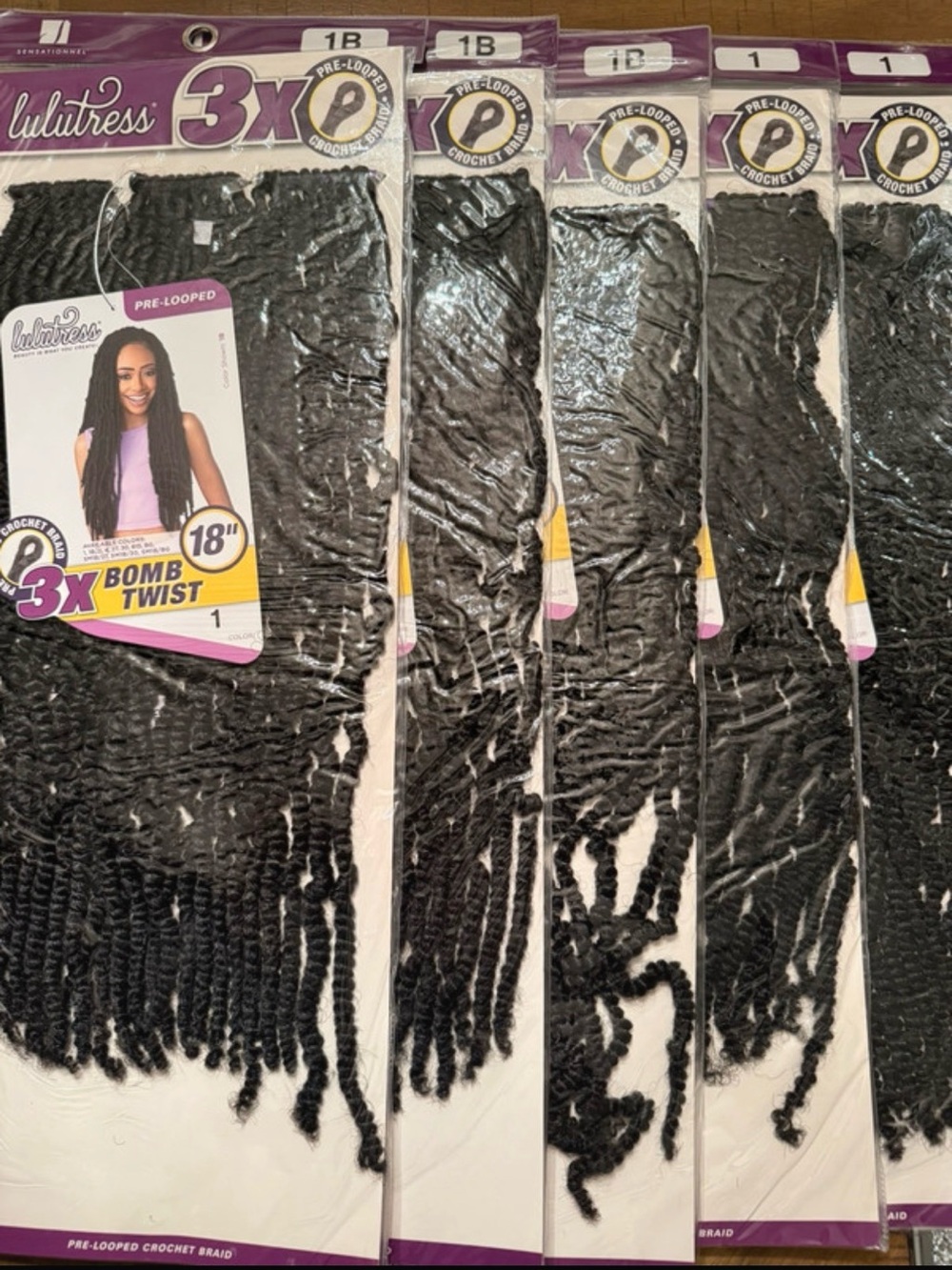 18" 3X Bomb Twist Pre-Looped Crochet Braids - Black (1B) 5 packs